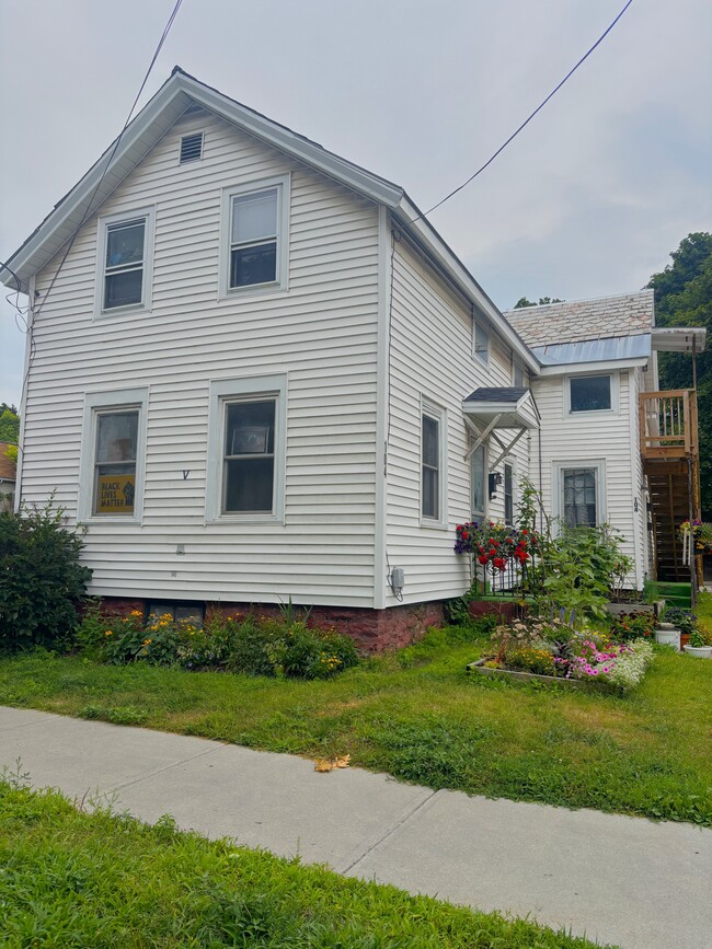 Building Photo - 104 N Champlain St