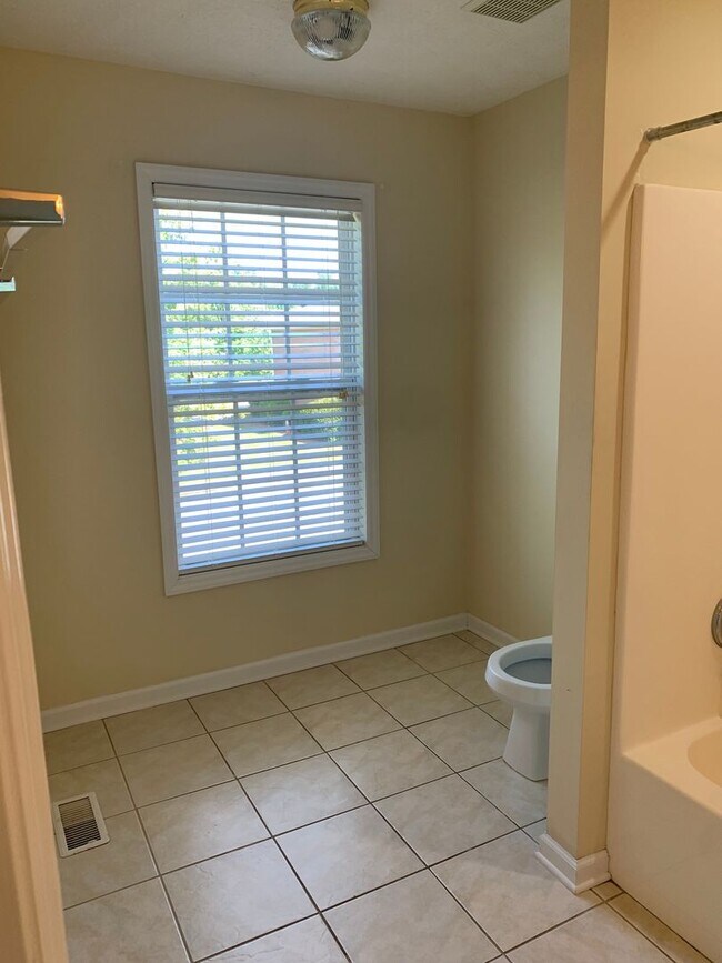 Foto del edificio - Donahue Crossing