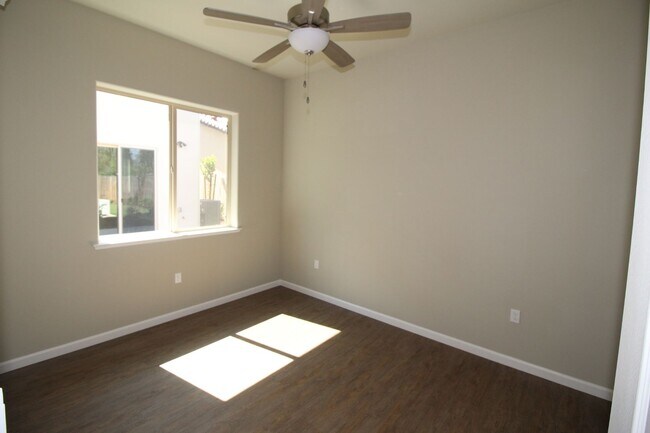 Foto del edificio - 1317 E Portals Ave