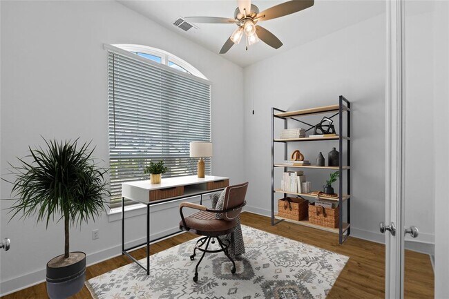 Building Photo - 1332 Golden Celebration Bend