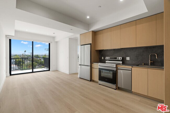Building Photo - 1808 Lincoln Blvd