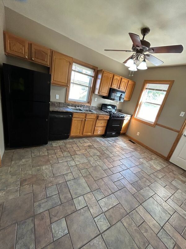 Building Photo - 3610 Oakmount Ave
