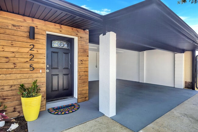 Building Photo - 225 Bel Aire Dr