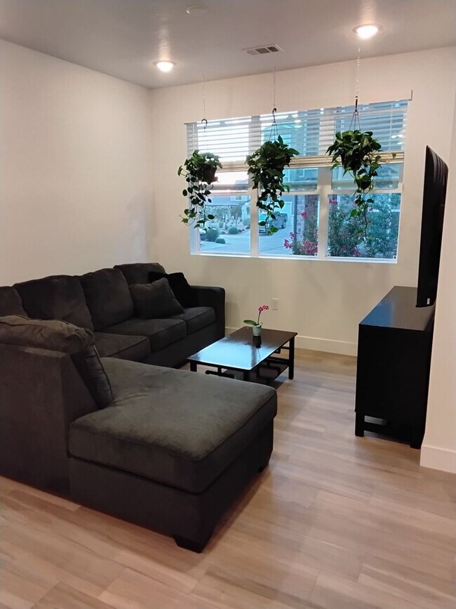 Foto del edificio - 6051 S Silver Birch Ln