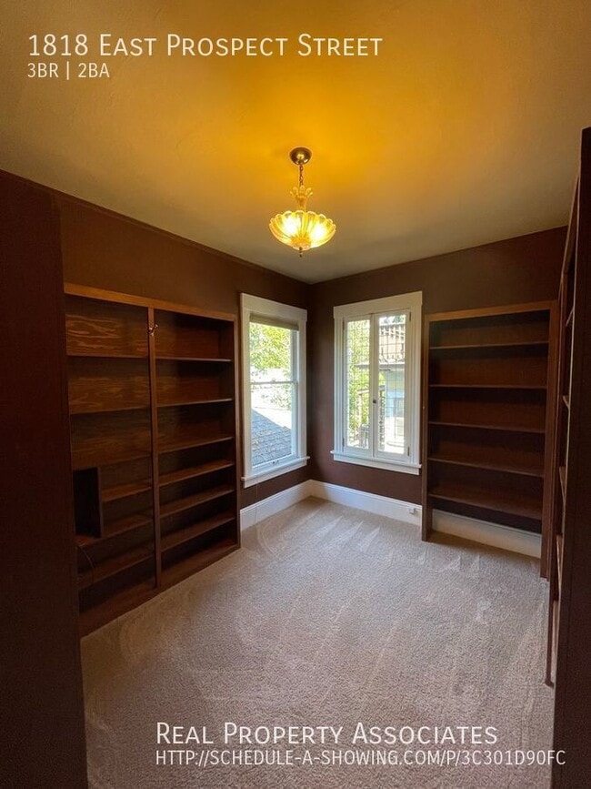 Building Photo - Pet friendly 3bed (+office), 1.5bath w/fin...
