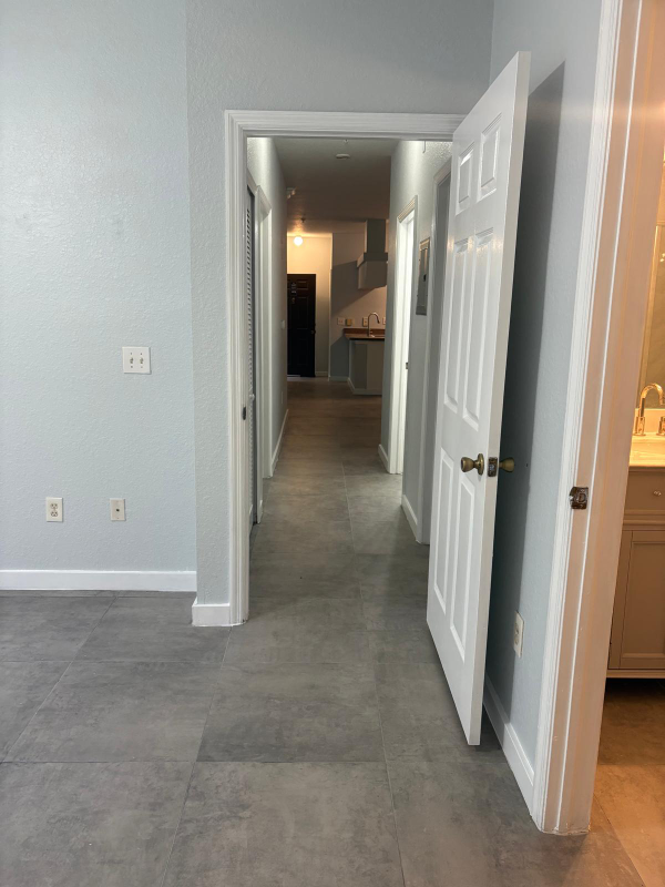 Foto del edificio - 16253 Enclave Village Dr