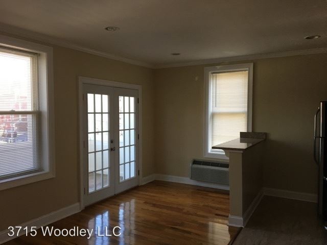 Foto del edificio - 3715 Woodley Rd NW