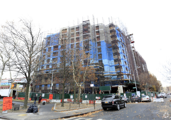 Building Photo - 2030 Creston Ave