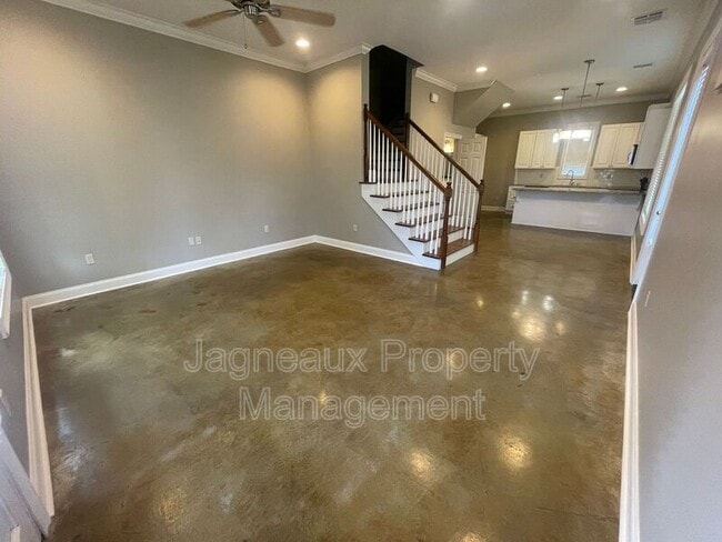 Building Photo - 102 Hargrave Dr