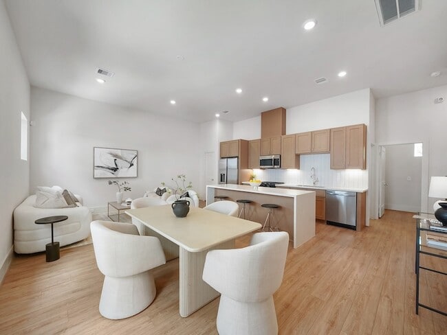 Photo - 861 Rachel St House