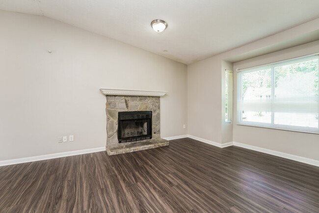 Building Photo - 2098 Drake Ct