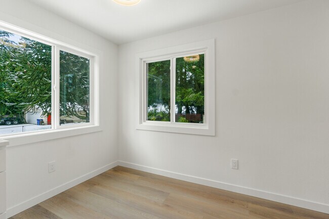 Building Photo - 326 NE 125th St