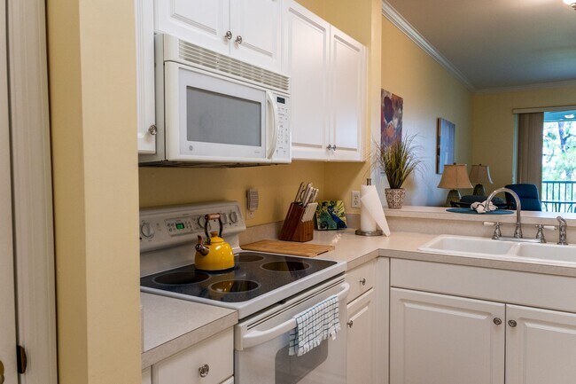 Building Photo - *** CHARMING 2/BEDS 2/BATHS***FOREST GLEN**8 GOLF & CC***RESORT STYLE LIVING***