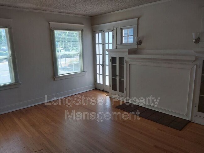 Foto del edificio - 205 NW Kings Blvd