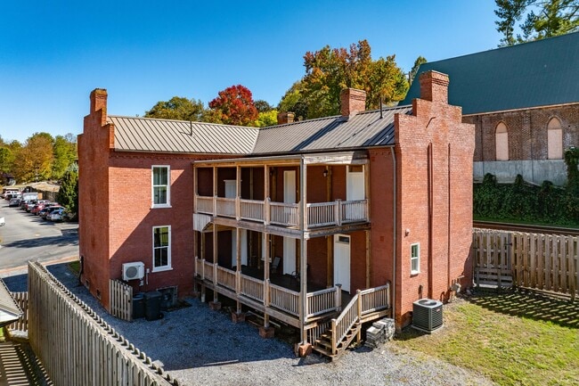 Building Photo - 120 S Cherokee St