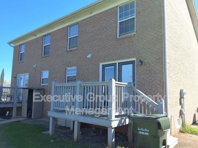 Building Photo - 200 Adena Loop