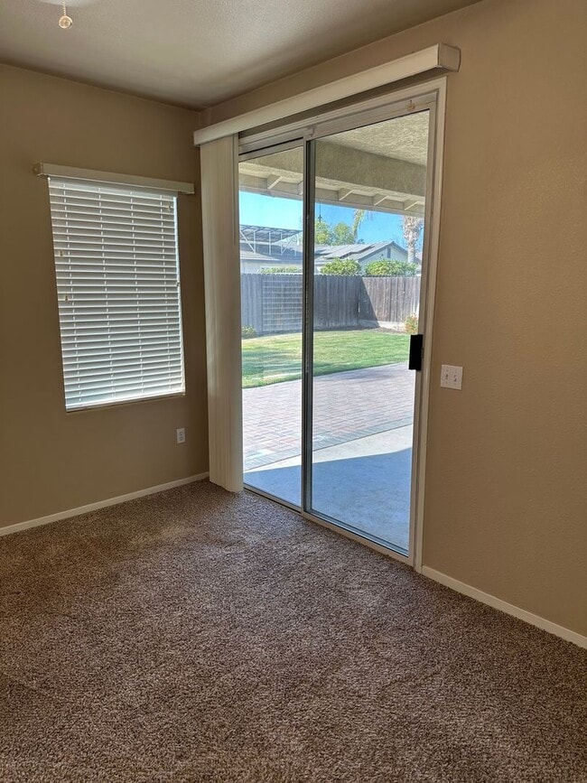 Building Photo - 861 Woodridge Cir
