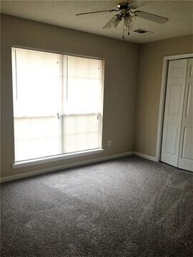 Building Photo - Auburn Townhouse