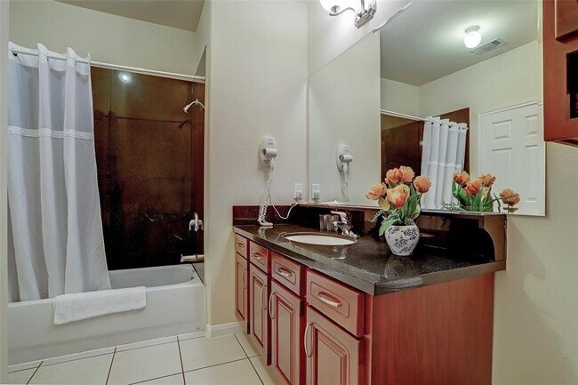 Foto del edificio - 2018 Laverne St