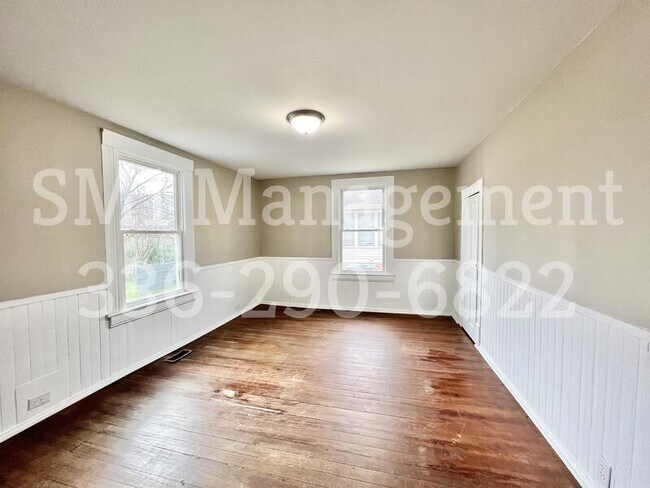 Building Photo - 115 Bruce St