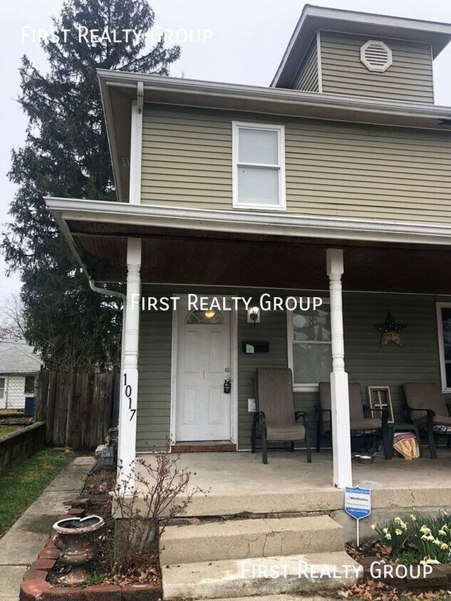 Primary Photo - 2 Bedroom, 1 Bath Duplex in Dayton, Move I...