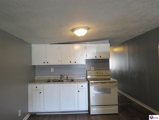 Foto del edificio - 3640 Flaherty Rd