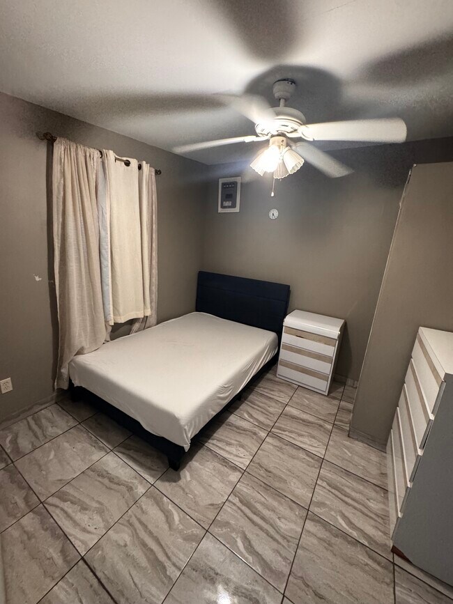 Foto del edificio - 9455 Dearmont Ave