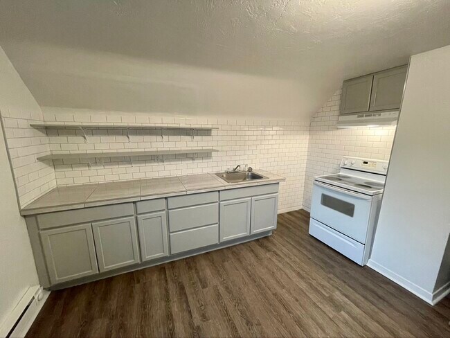 Building Photo - 928 Ada Ave