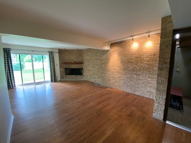 Building Photo - 208 Kenston Ct