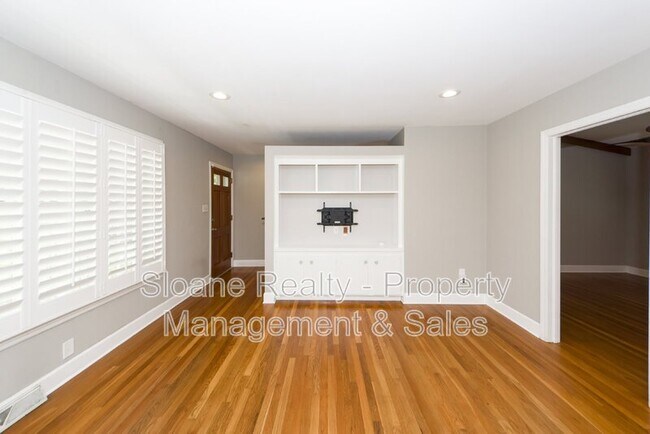 Building Photo - 1789 Balfoure Dr