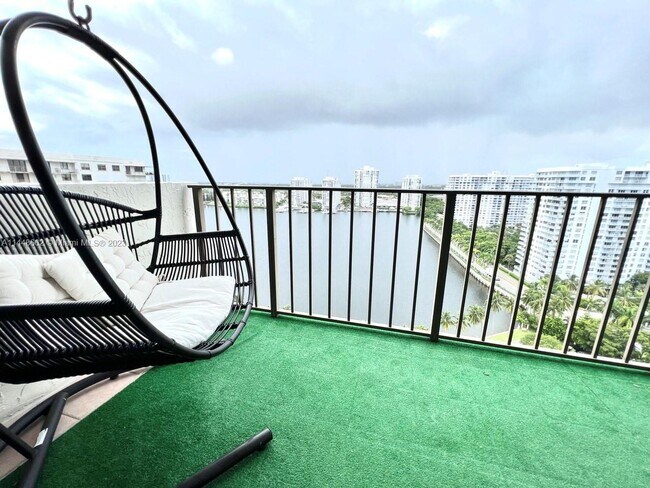 Foto del edificio - 18181 NE 31st Ct