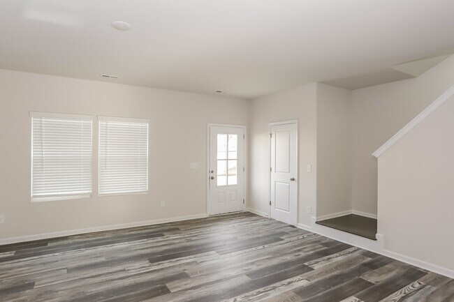 Building Photo - 104 Dogwood Village Trl