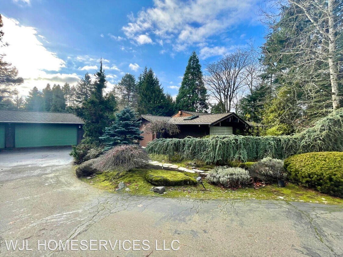 Foto principal - 4 br, 3.5 bath House - 8611 NE 26th Pl