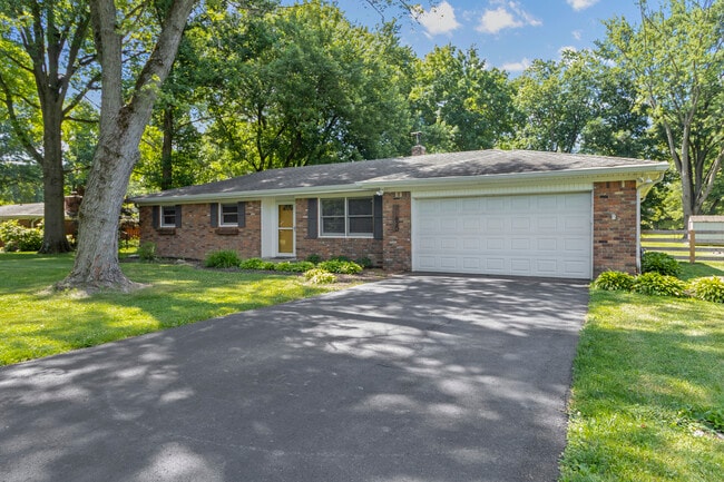 Building Photo - 820 Eaglewood Dr