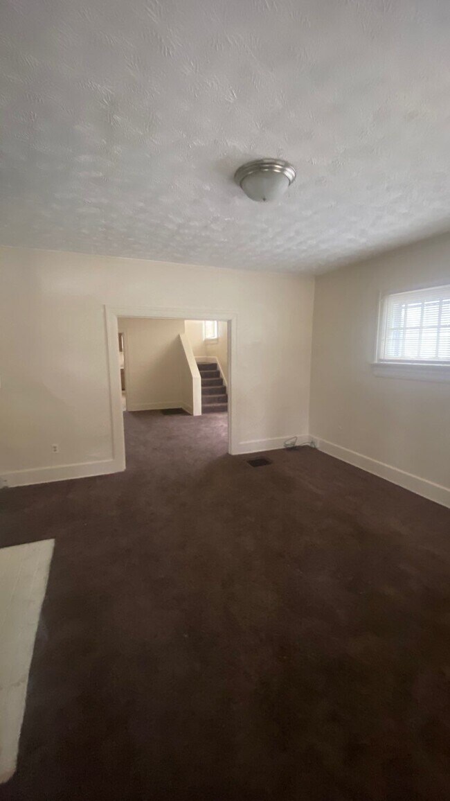 Building Photo - 816 Cornell Dr