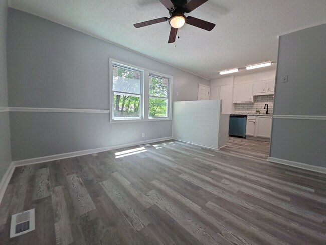 Foto del edificio - 307 Mockingbird Rd SE