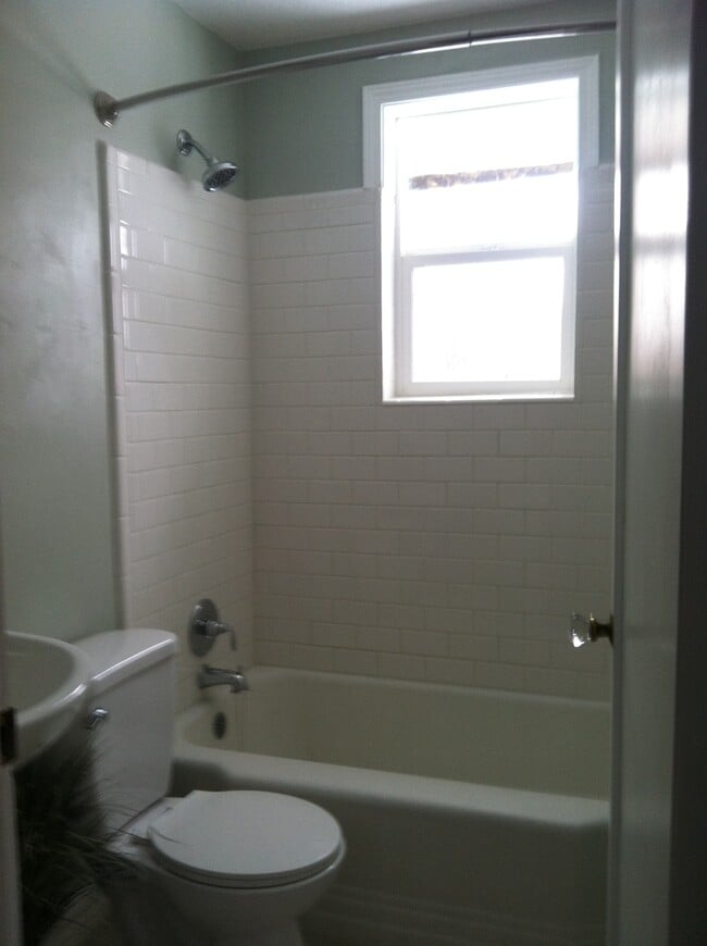 Building Photo - 216 S Phillippi St