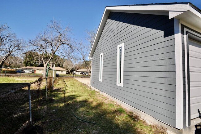 Building Photo - 7020 Evans St