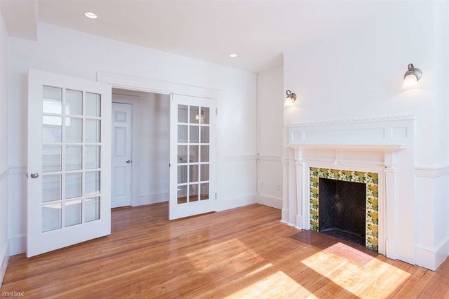 Building Photo - 457 Centre St