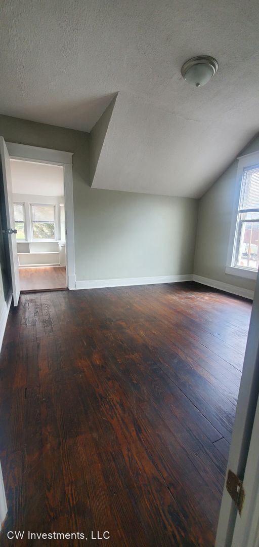 Building Photo - 2 br, 1 bath House - 152 East Fifth Street