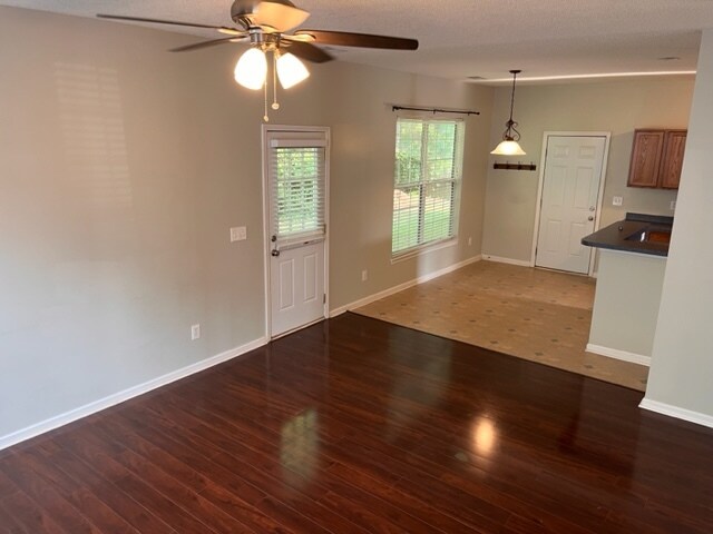 Foto del edificio - 2009 Azalee Ln