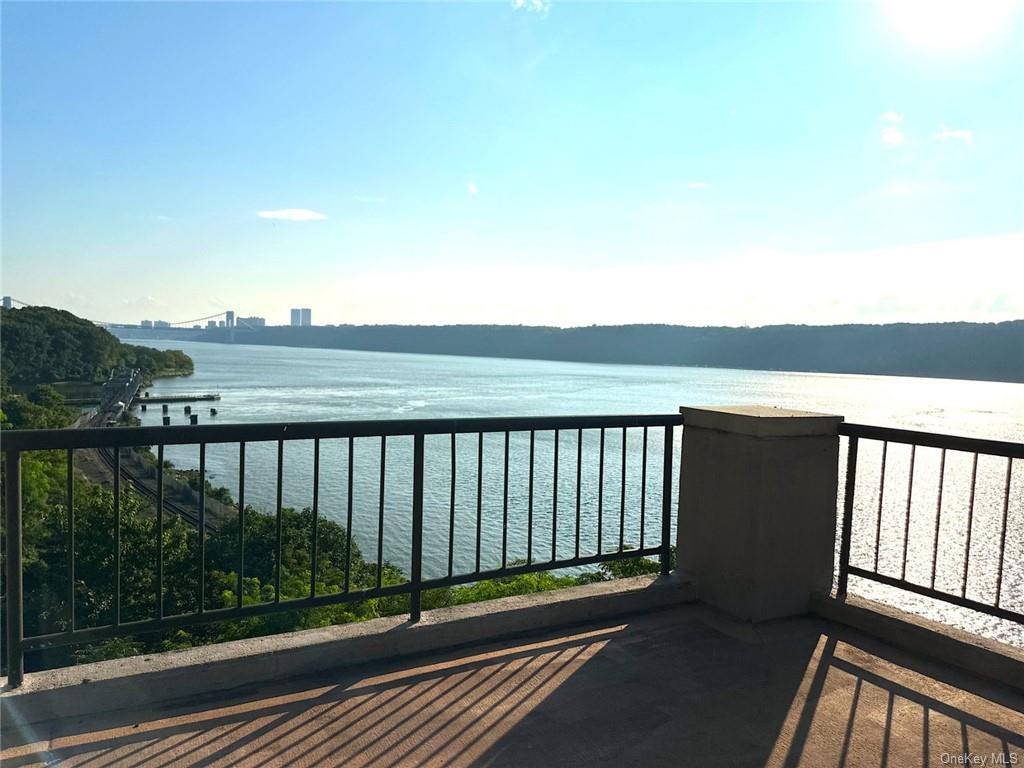 Foto principal - 2521 Palisade Ave