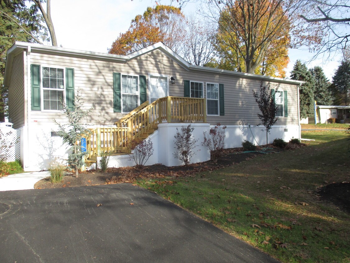 8751 Evergreen Cir, Breinigsville, PA 18031 House Rental in
