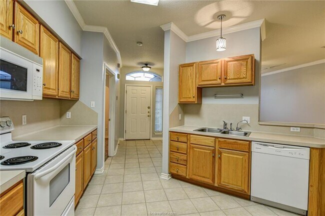 Building Photo - 200 Fraternity Row