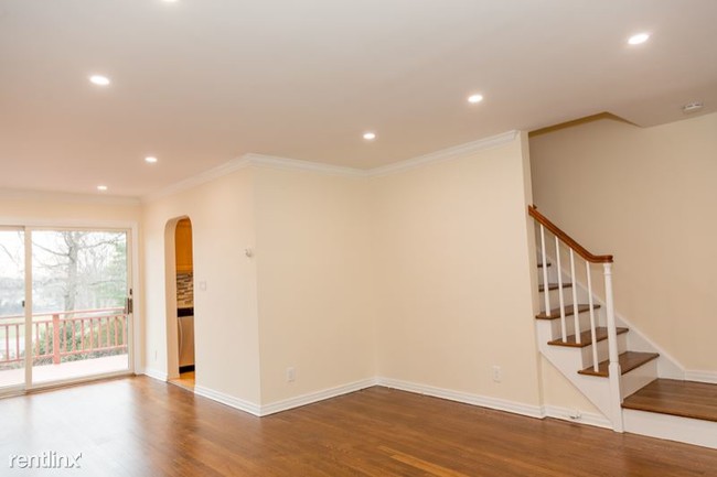 Building Photo - 2 br, 2 bath Townhome - 46 Elkan Rd