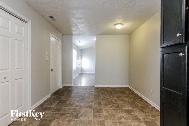 Building Photo - 11413 Kristen Cir
