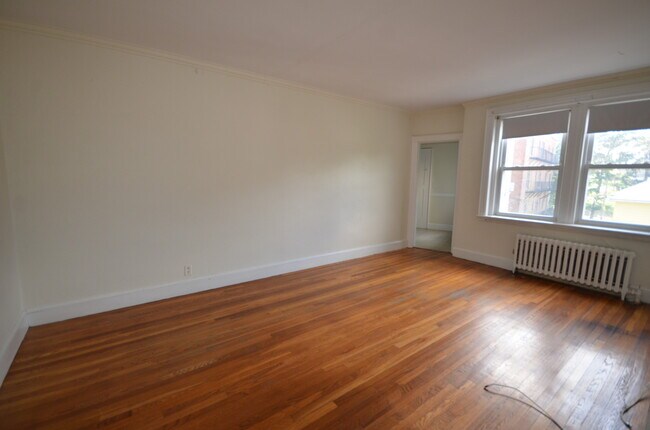 Foto del edificio - 2065 Commonwealth Ave