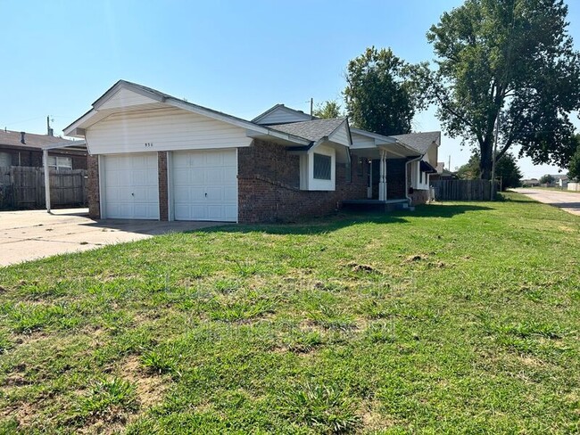 Building Photo - 936 Holoway Dr