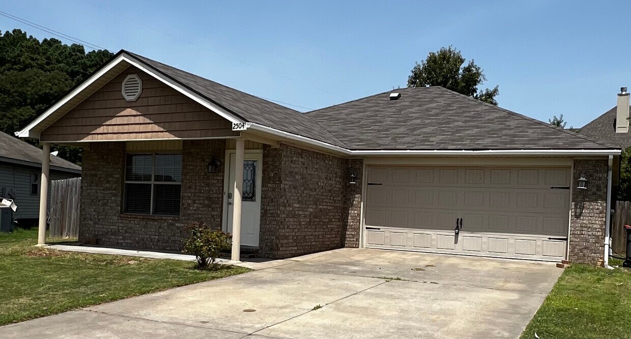 Foto principal - 2504 Ridgeway Ln