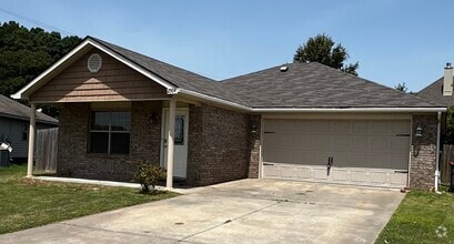 Building Photo - 2504 Ridgeway Ln